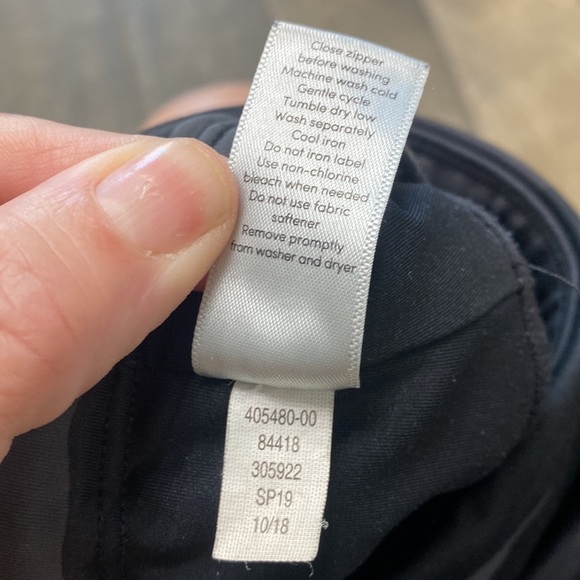 Athleta black camo crop leggings size XL. - Picture 13 of 16